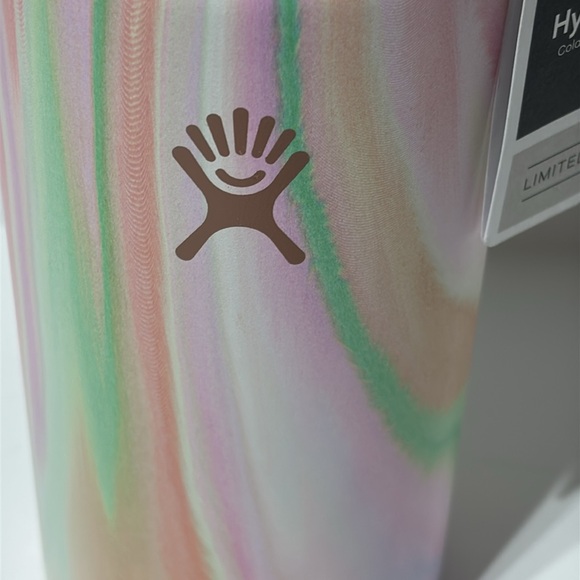 Hydro Flask LIMITED EDITION Wide Flex Straw Cap 32 oz. in Sugar Rush - Picture 3 of 16